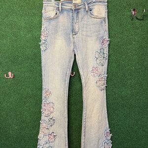 293 NWOT Oli&Hali Washed Flower Embroidery Denim Pant
